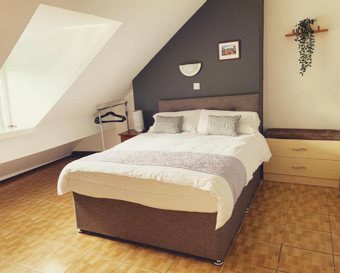 - Free Parking Guest house Manchester